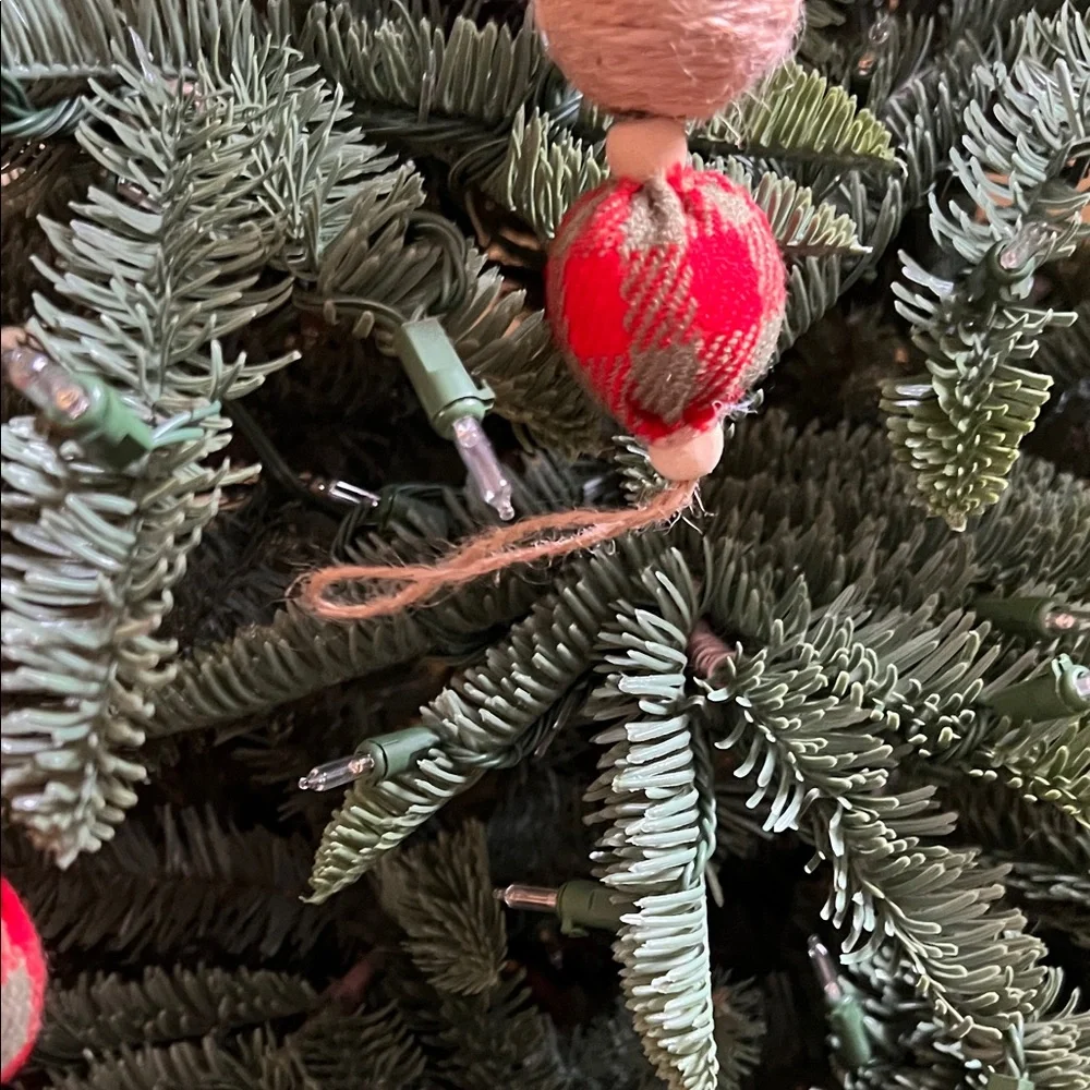 11 Strings of Festive Red and Beige Christmas Garland